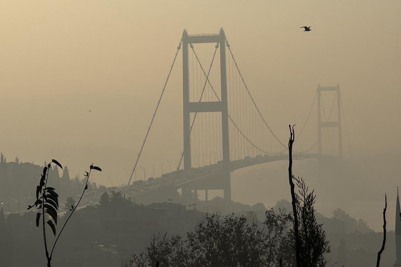 Istanbul wakes up to heavy fog, visibility significantly reduced