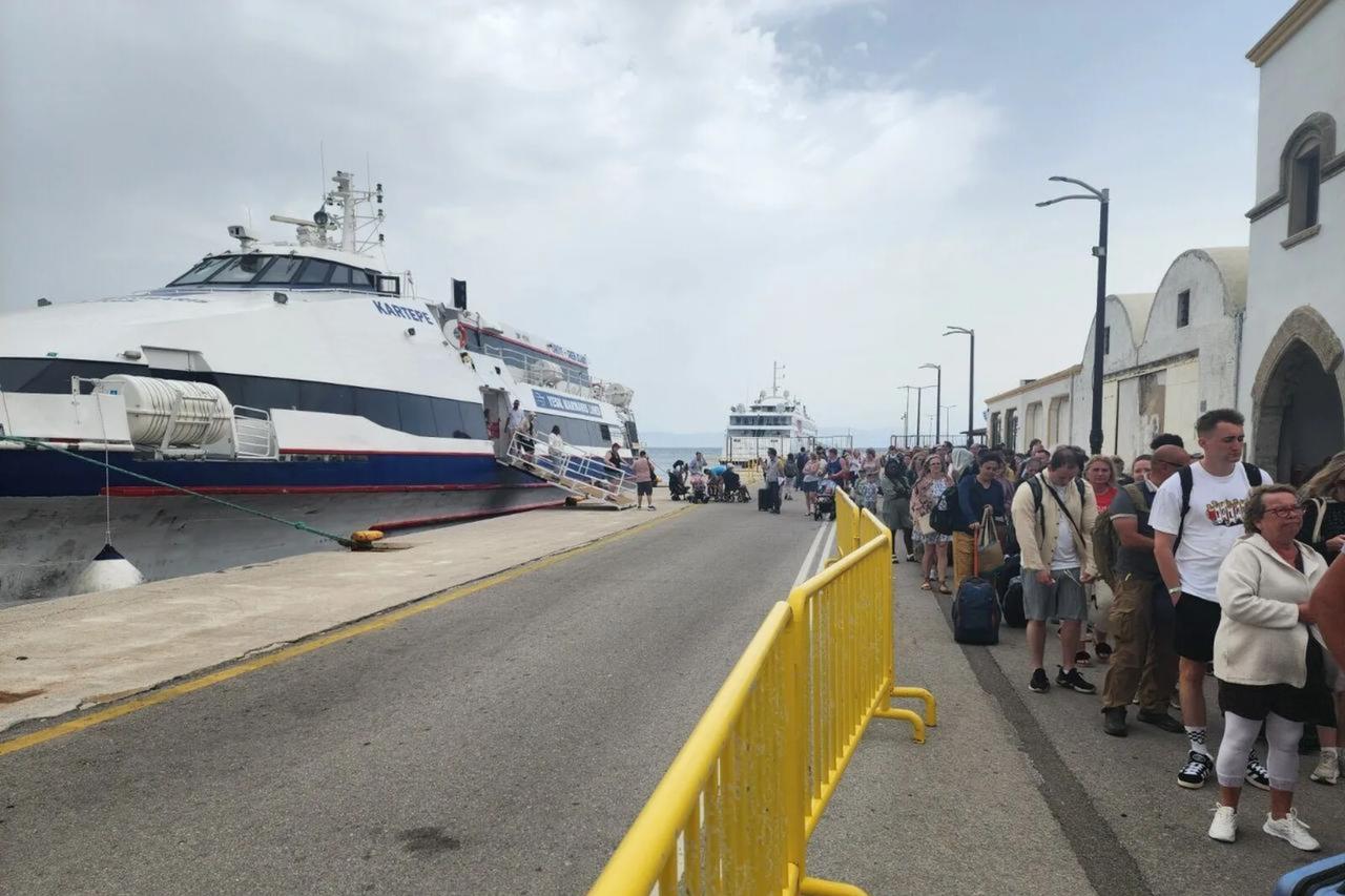 Rhodes shopkeepers oppose 'landing fee' for Turkish visitors as ferry traffic tops 420,000