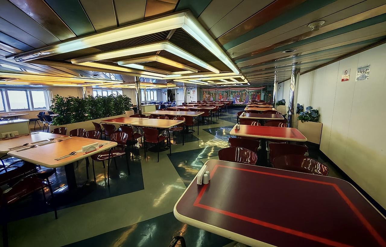 The dining hall aboard the Lider Line ferry offers comfortable seating for passengers during the 12-hour Black Sea voyage. (Photo via 61saat)