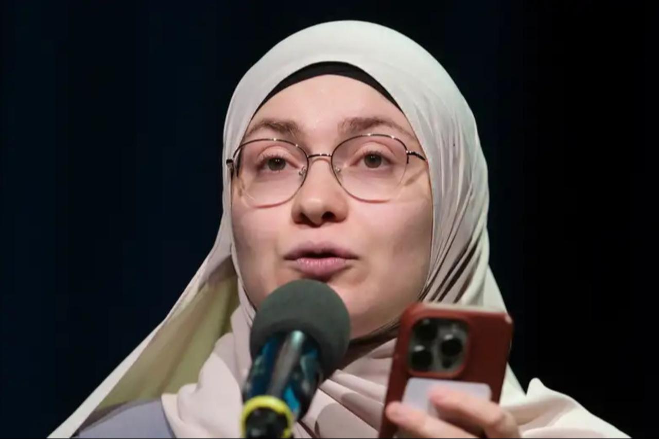 Turkish-born poet Ayse Irem wins German Poetry Slam with poem on identity, racism