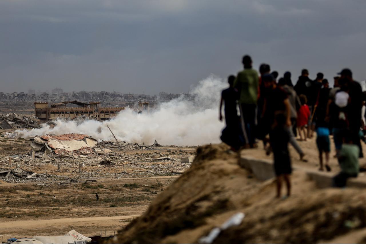 Israeli forces carry out an attack to prevent Palestinians from crossing north through Rashid Street in Deir al-Balah, Gaza, on Oct. 9, 2025. (AA Photo)