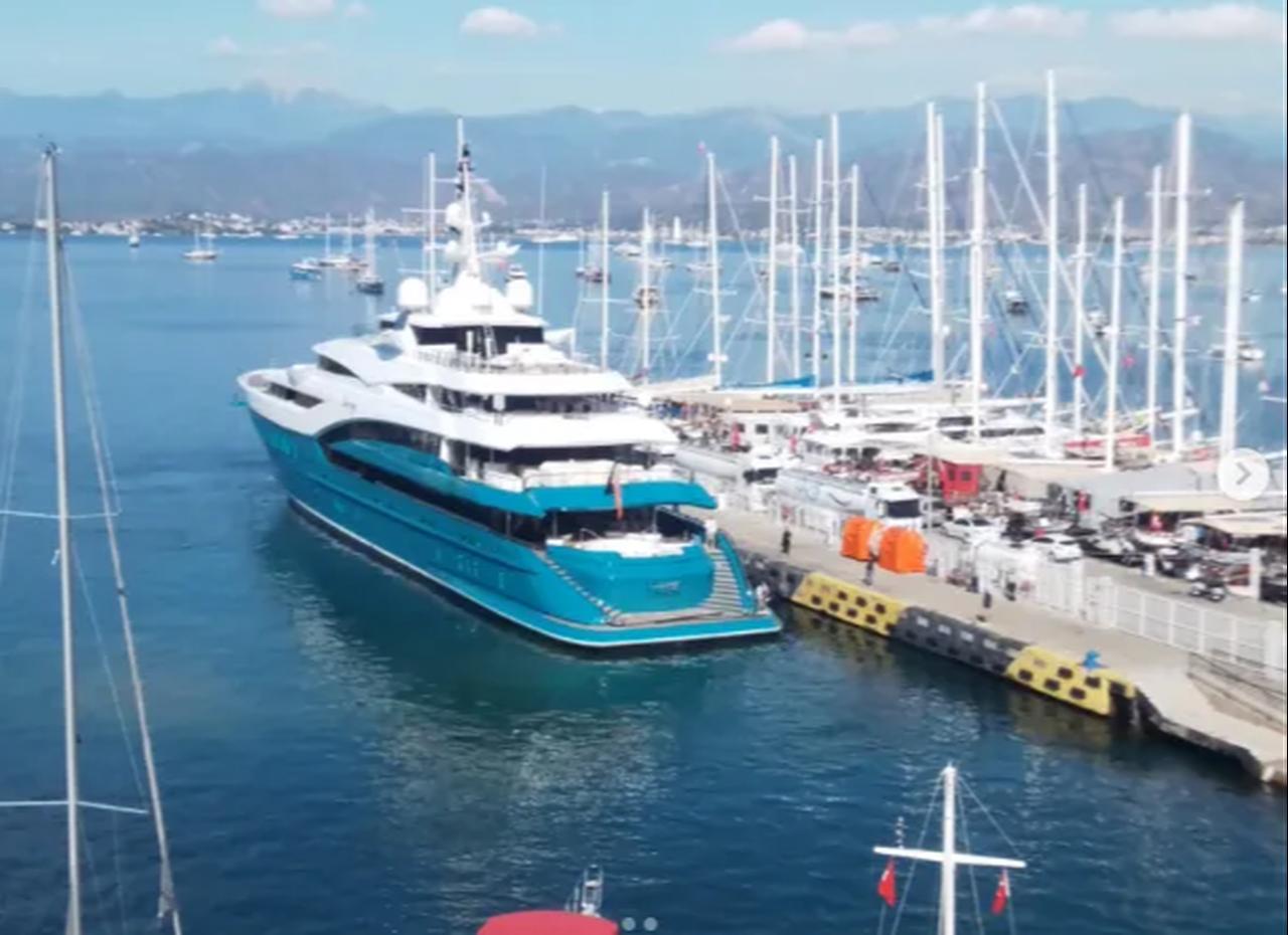 Sunrays seen approaching the pier in Fethiye, where the vessel received fuel brought overland from the Izmir Aliaga refinery. (Photo via Patronlar Dunyasi)