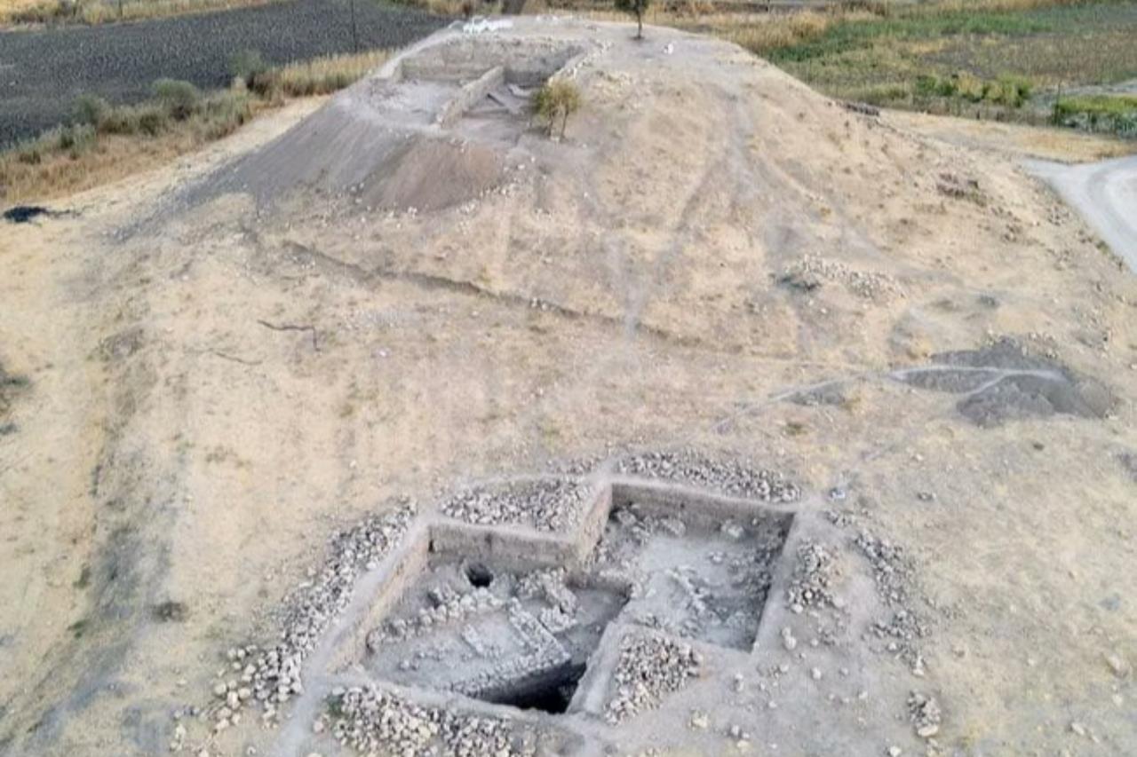 Iraqi excavation uncovers 5,000-year-old temple linked to Uruk civilization