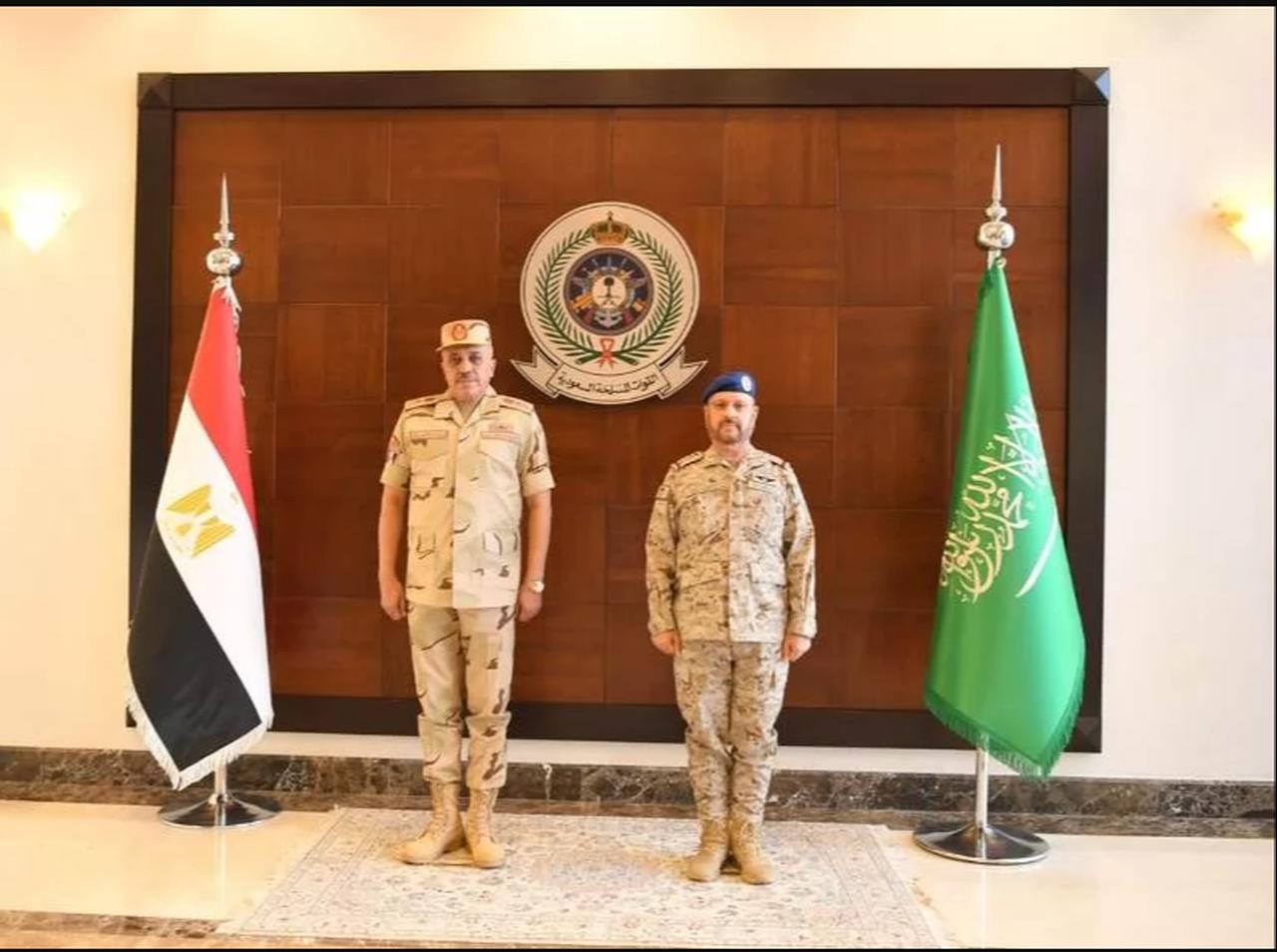 Egyptian Armed Forces Chief of Staff Lieutenant General Ahmed Khalifa with his Saudi counterpart, Lieutenant General Fayyad bin Hamed Al-Ruwaili (Photo via Al-Ahram news)