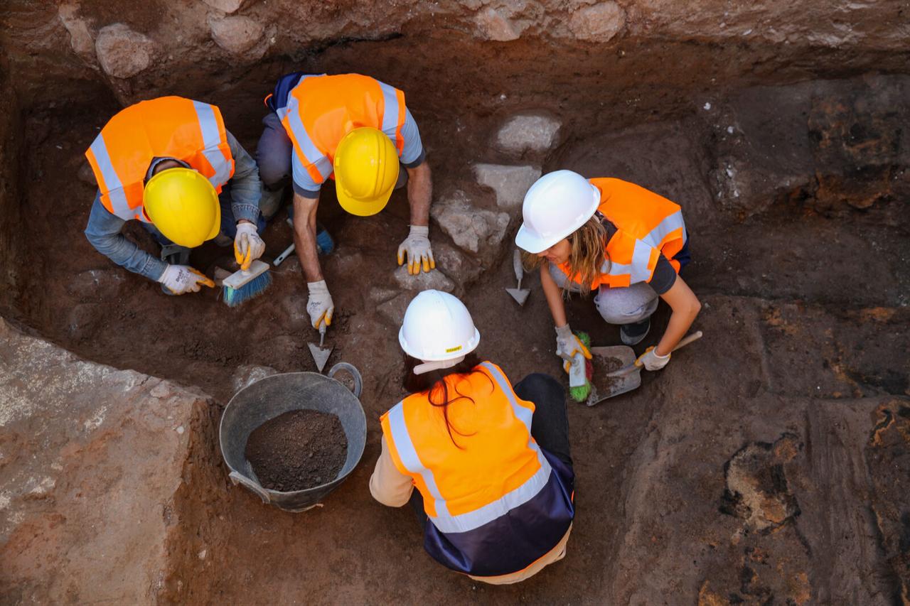Excavation work at Amida Mound in Diyarbakir, Türkiye, Oct. 18, 2024. (AA Photo)