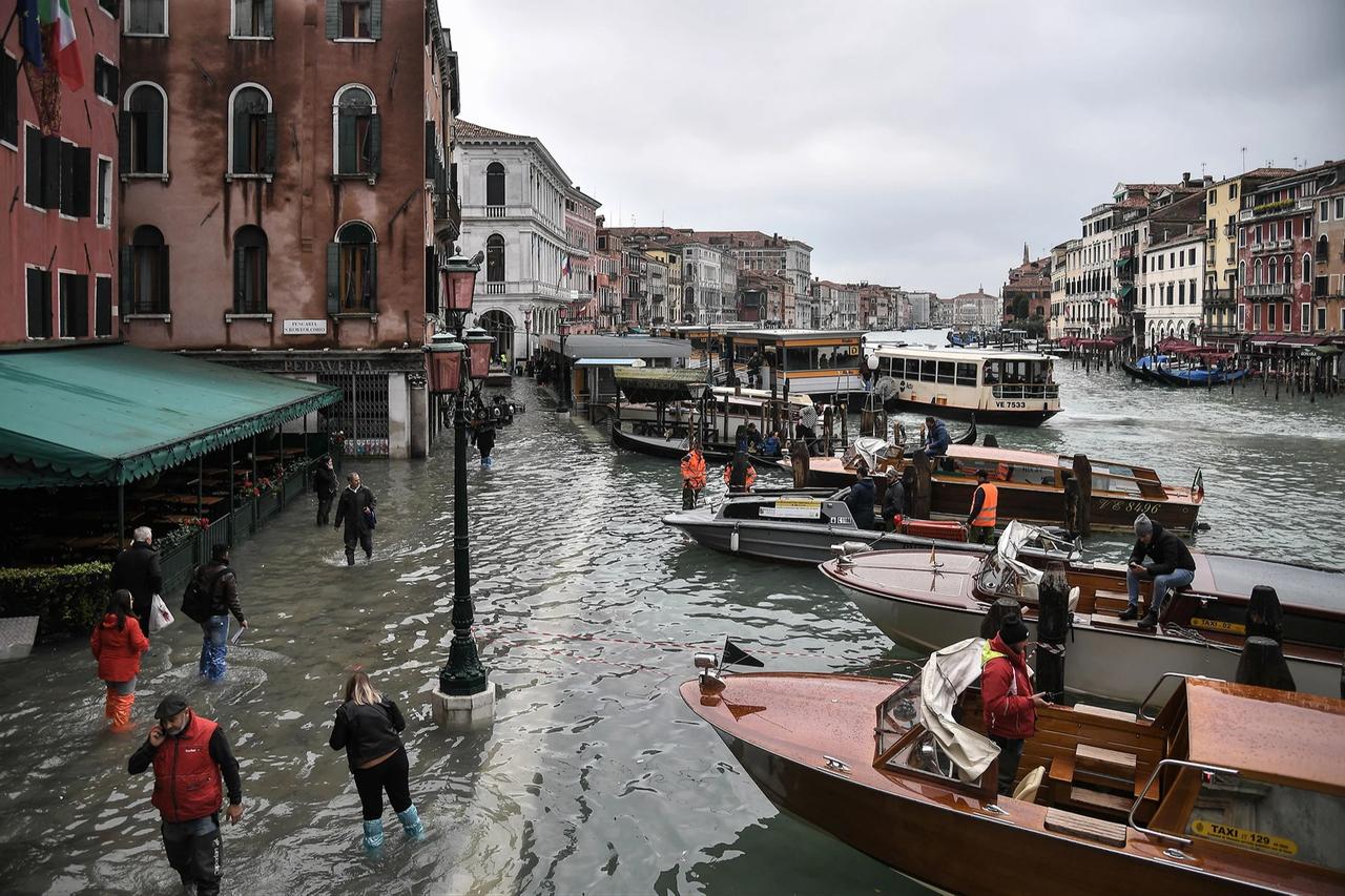 The exceptionally high tide of November 2019 underlined that Venice is at the mercy of the waves. (AFP Photo)