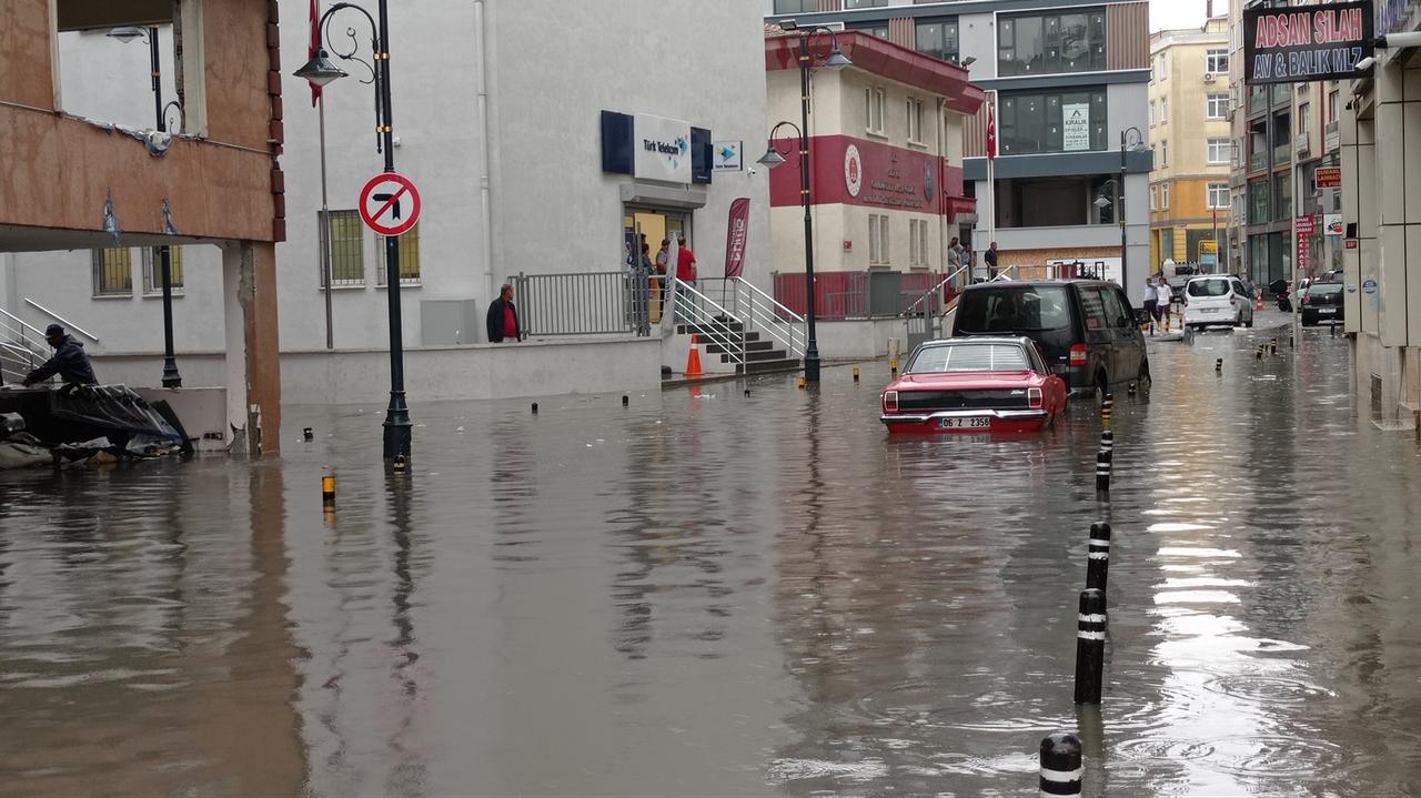 A view of a flooded street, in Silivri district, Istanbul, Türkiye, Aug. 10, 2022. (AA Photo)