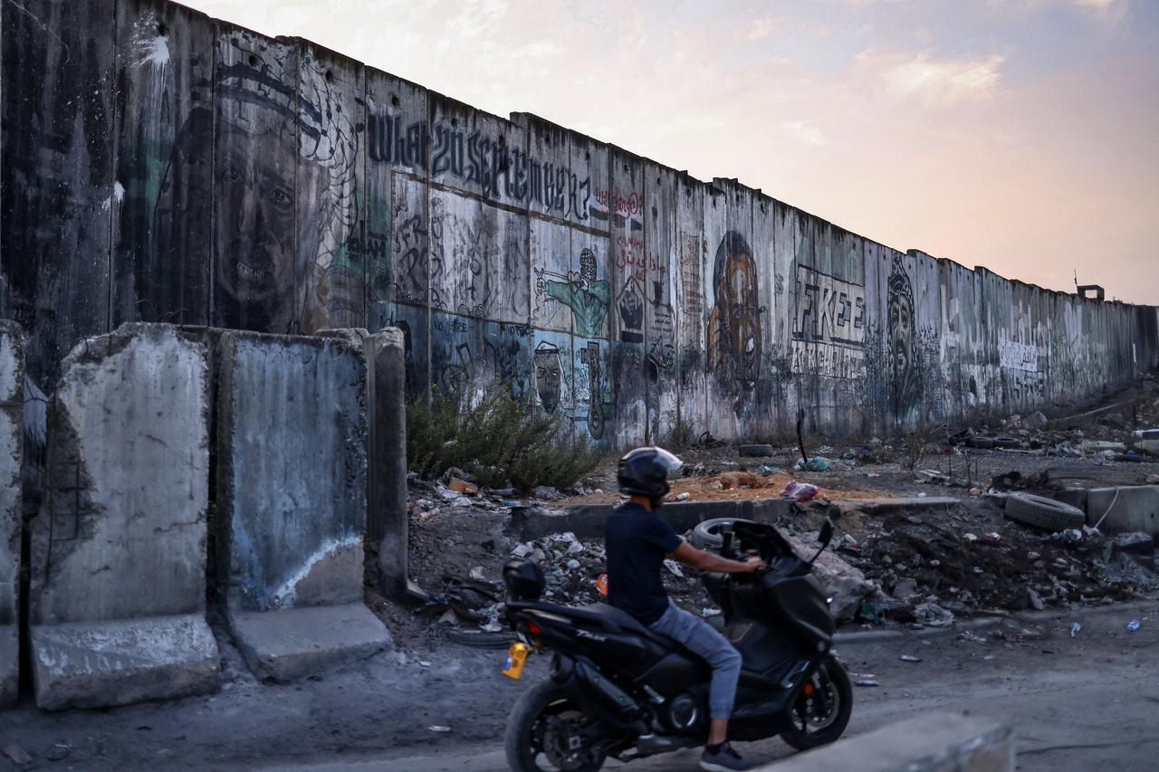 Israel declares Egypt border a closed military zone