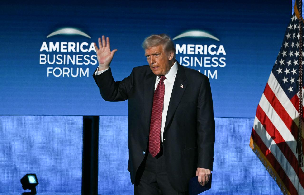 US President Donald Trump waves after speaking at the American Business Forum at the Kaseya Center in Miami, November 5, 2025. (AFP Photo)