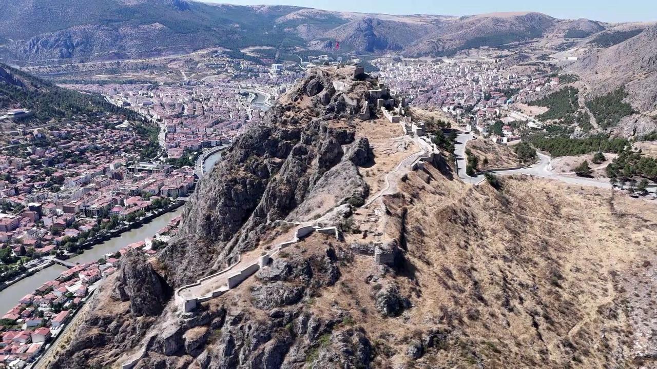 An aerial view of Amasya Castle rising above the Yesilirmak River and the surrounding city in Amasya, Türkiye, November 6, 2025. (IHA Photo)