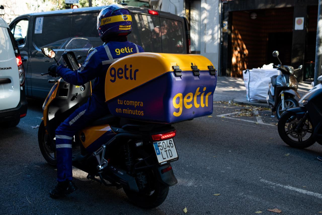 A Getir courier rides a motorbike during a delivery in Barcelona, Spain, November 26, 2021. (Adobe Stock Photo)