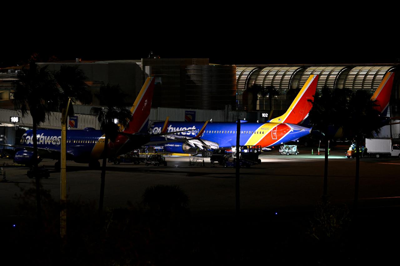 US airports prepare for major flight disruptions amid ongoing government shutdown