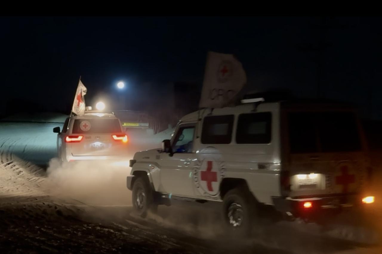 Palestinian group Hamas and the Palestinian Islamic Jihad Movement hand over the remains of another Israeli hostage to the International Committee of the Red Cross (ICRC) Friday night under a Gaza ceasefire agreement in Gaza on November 7, 2025. (AA Photo)