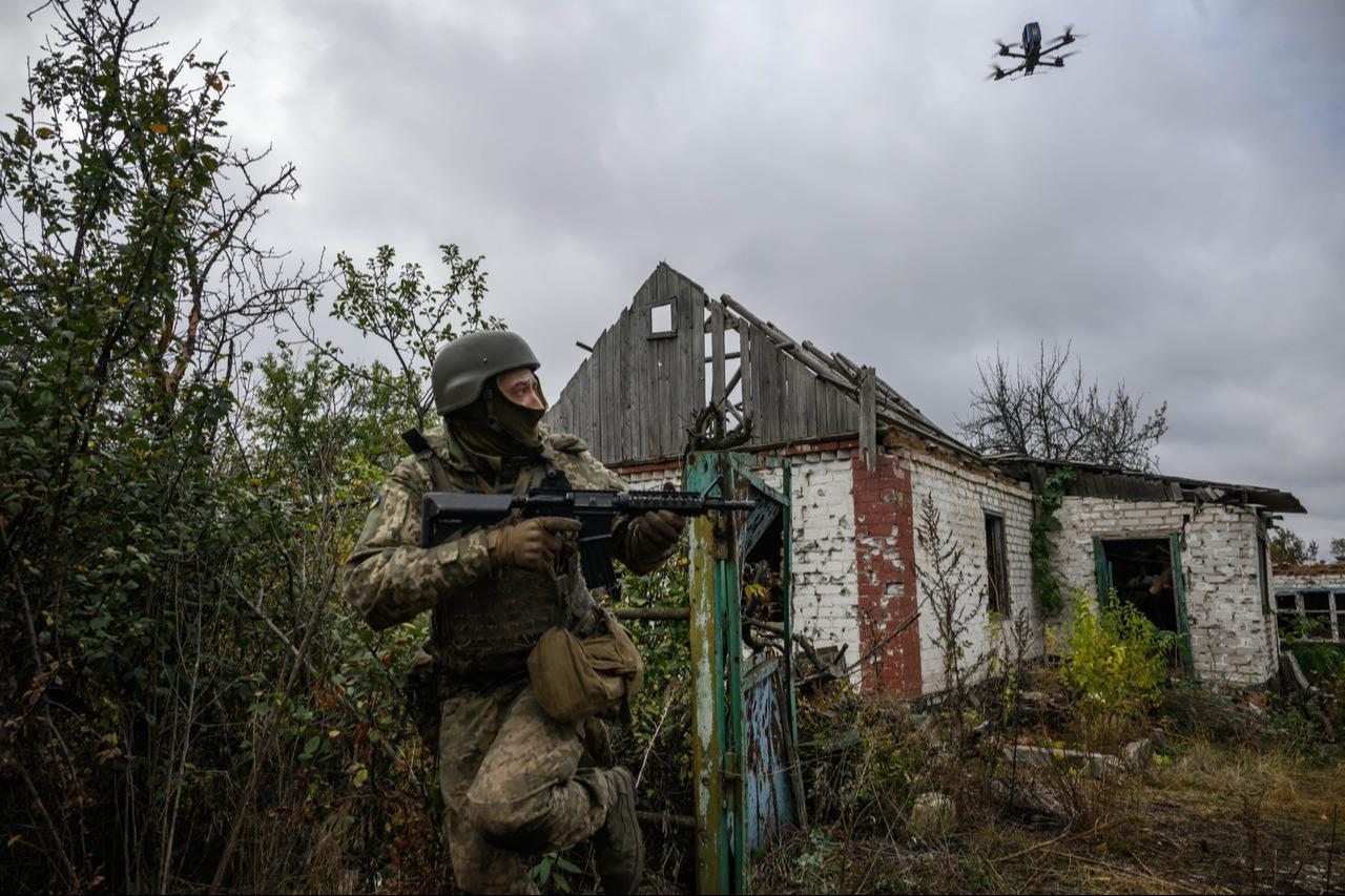 An infantry recruit of the 28th Seperate Mechanized Brigade runs from a simulated drone attack during a basic training course at an undislosed location in eastern Ukraine on Oct. 11, 2025. (AFP Photo)