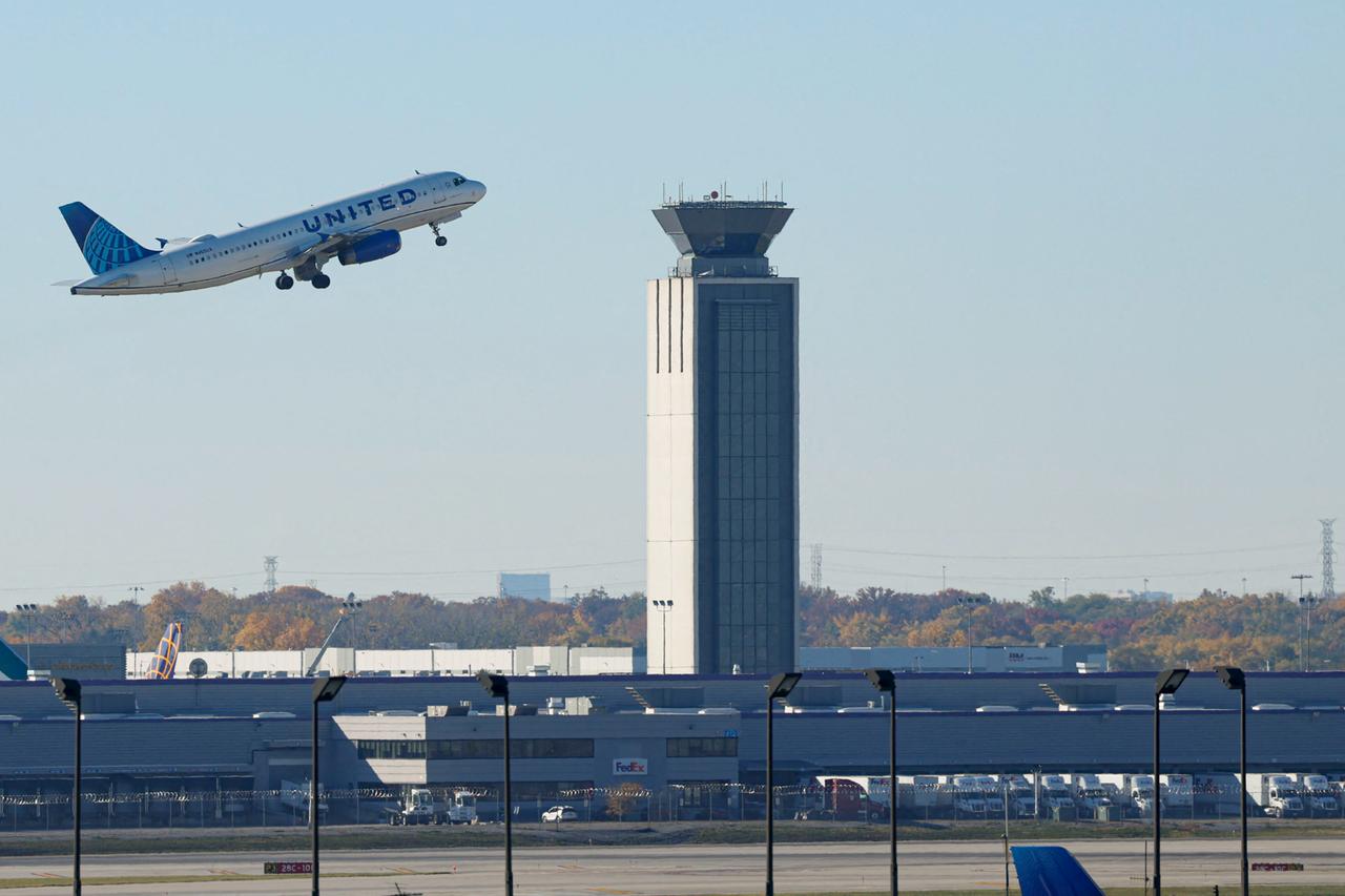 Air travel could slow to a trickle amid US government shutdown, officials warn
