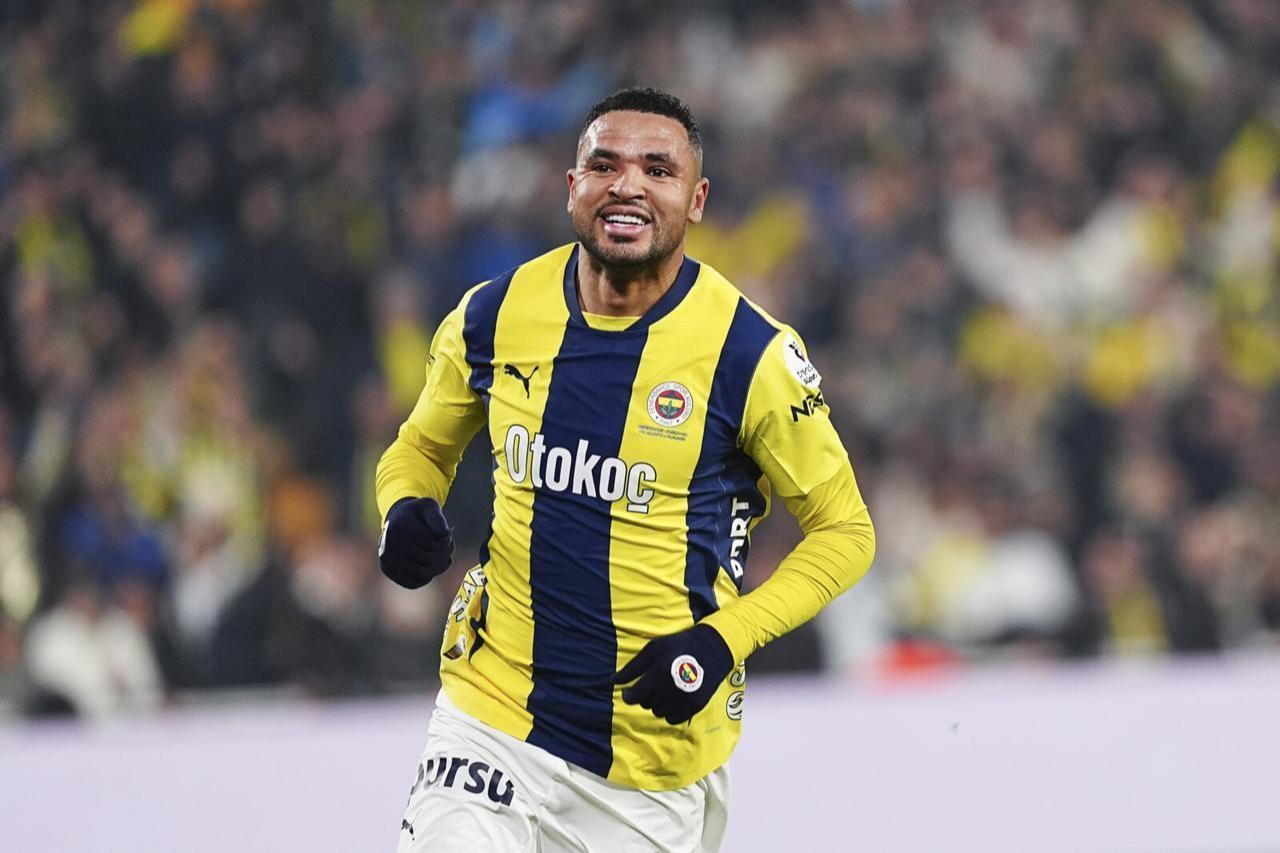Fenerbahçe'li Youssef En-Nesyri (19), Süper Lig'in 24. haftasında, 16 Şubat 2025'te İstanbul Ülker Stadı'nda Fenerbahce ile Kasımpaşa arasında oynanan maçta attığı golün ardından kutlama yapıyor. (AA Fotoğraf)