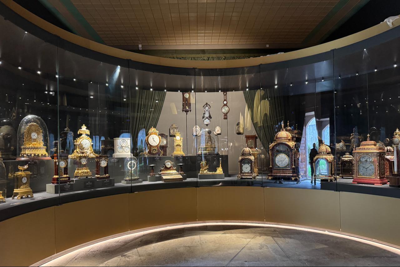 A panoramic view of the “Time and Art at Topkapi Palace” exhibition, showcasing hundreds of historic clocks restored by the National Palaces Directorate, Istanbul, Türkiye, Oct. 7, 2025. (IHA Photo)