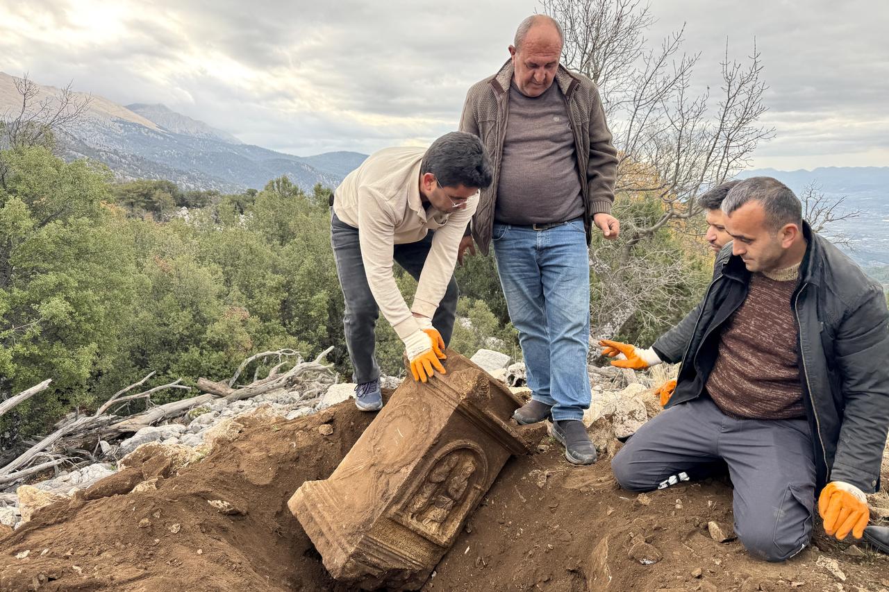 Human-shaped grave stele found in Mugla to go on display after challenging recovery