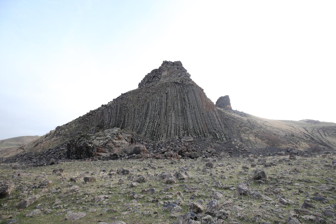 A general view of the towering basalt column formation shaped by ancient volcanic activity in Varto, Mus, Türkiye, Nov. 30, 2025. (AA Photo)