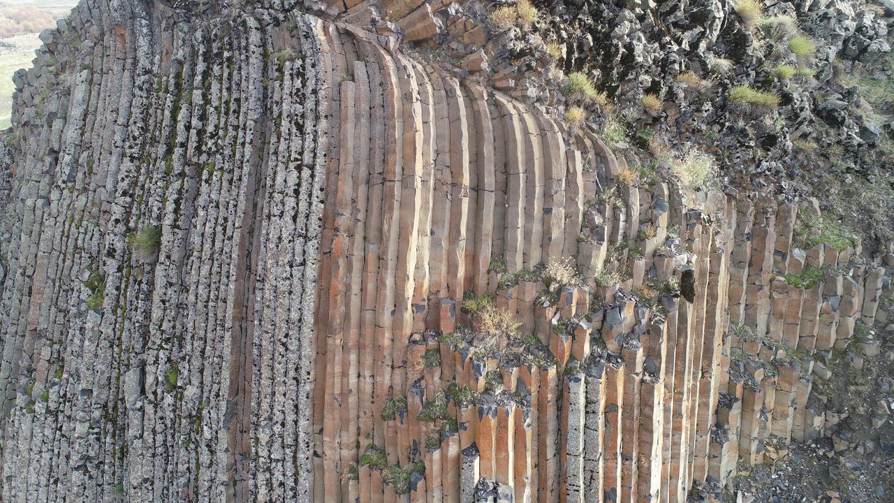Basalt columns rising in pentagonal formations along the slopes of the Kaynarca Creek Valley in Varto, Mus, Türkiye, Nov. 30, 2025. (AA Photo)