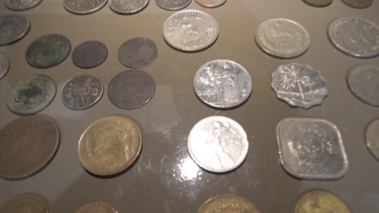 Fake coins of various periods presented in the museum’s new thematic display showing how convincing forgeries can appear, Dec. 1, 2025. (IHA Photo)