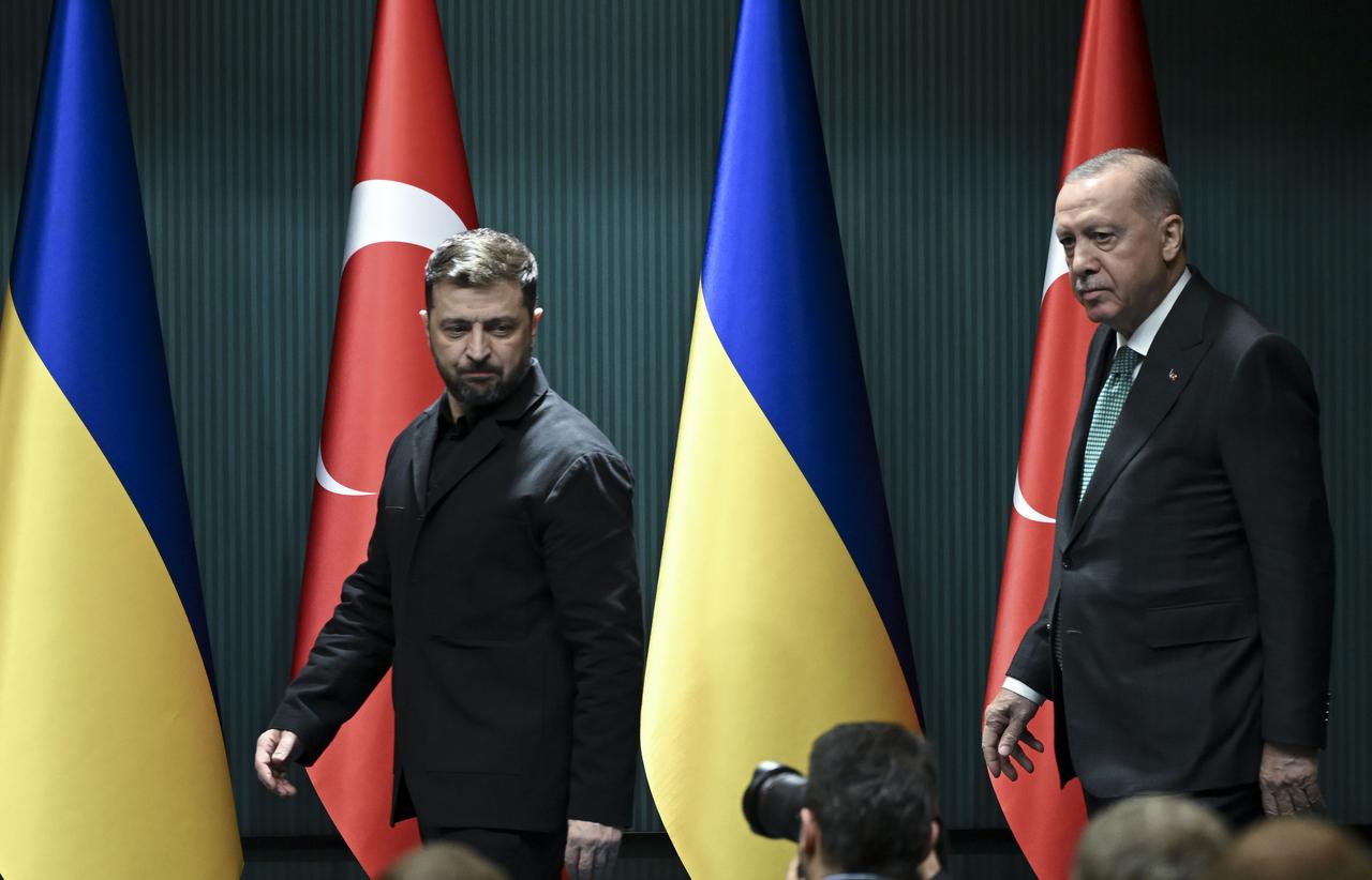 Turkish President Recep Tayyip Erdogan and the President of Ukraine Volodymyr Zelenskyy speak during a joint press conference after their official meeting at the Presidential Complex in Ankara, Turkiye, on November 19, 2025. (AA Photo)