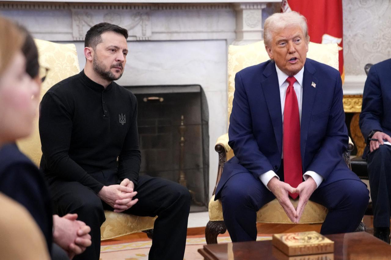 US President Donald Trump greets Ukrainian President Volodymyr Zelenskyy meet in the Oval Office at the White House on Feb. 28, 2025. (AFP Photo)