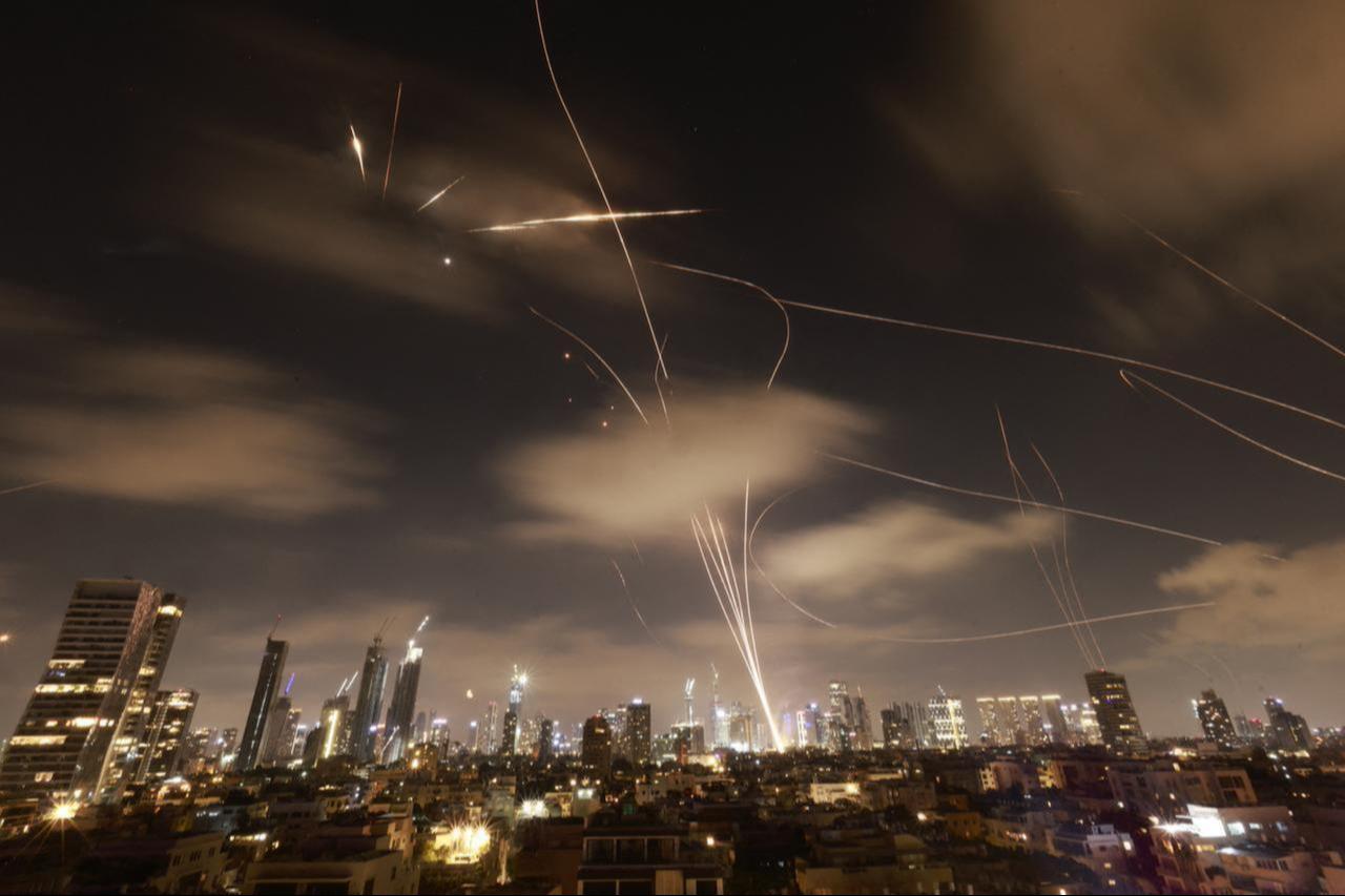 Israeli air defence systems are activated to intercept Iranian missiles over the Israeli city of Tel Aviv early on June 18, 2025. (AFP Photo)