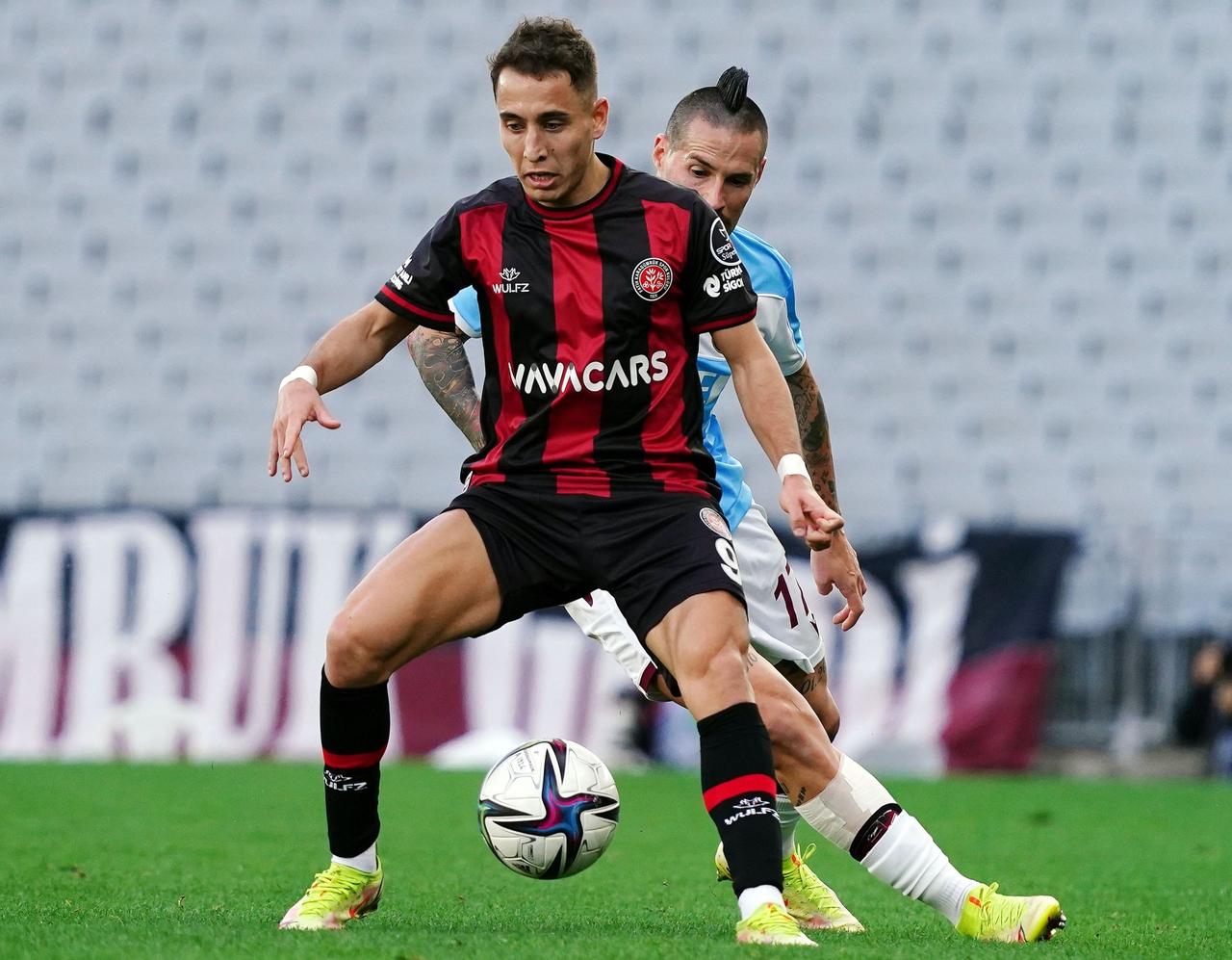 Fatih Karagumruk's Emre Mor in action during a Süper Lig match against Trabzonspor, Istanbul, Türkiye, Nov. 28, 2022. (IHA Photo)