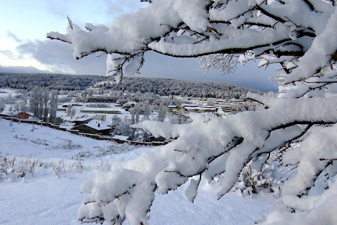 Heavy snowfall in Kars: Roads closed and daily life disrupted