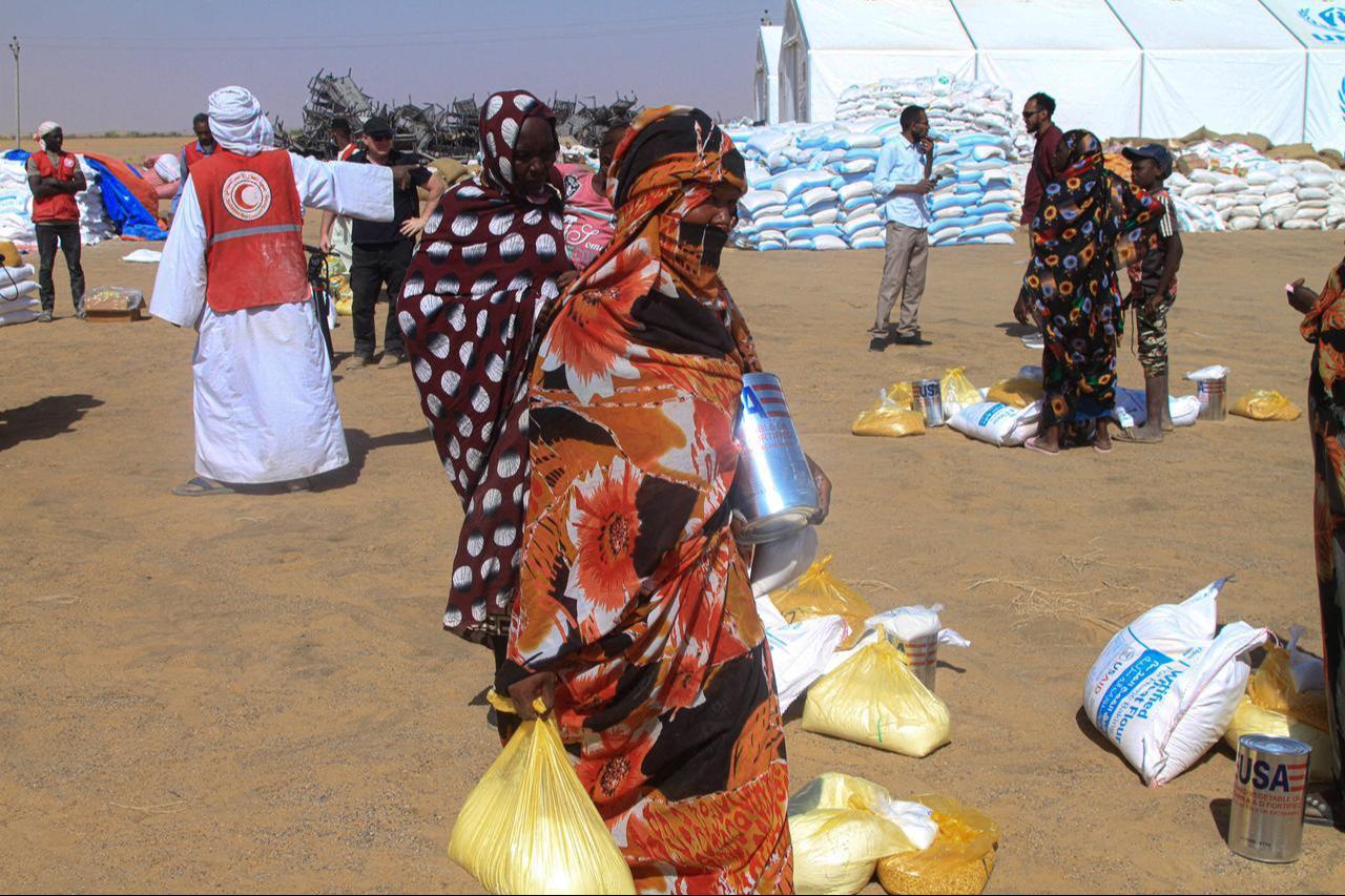 Sudanese women who fled El-Fasher receive humanitarian aid at the Al-Afad camp for displaced people in the town of Al-Dabba, northern Sudan on Nov. 25, 2025. (AFP Photo)