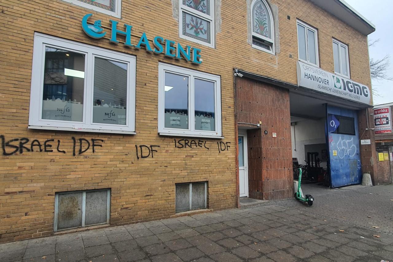 Two mosques in Hannover, Germany vandalized with pro-Israel graffiti