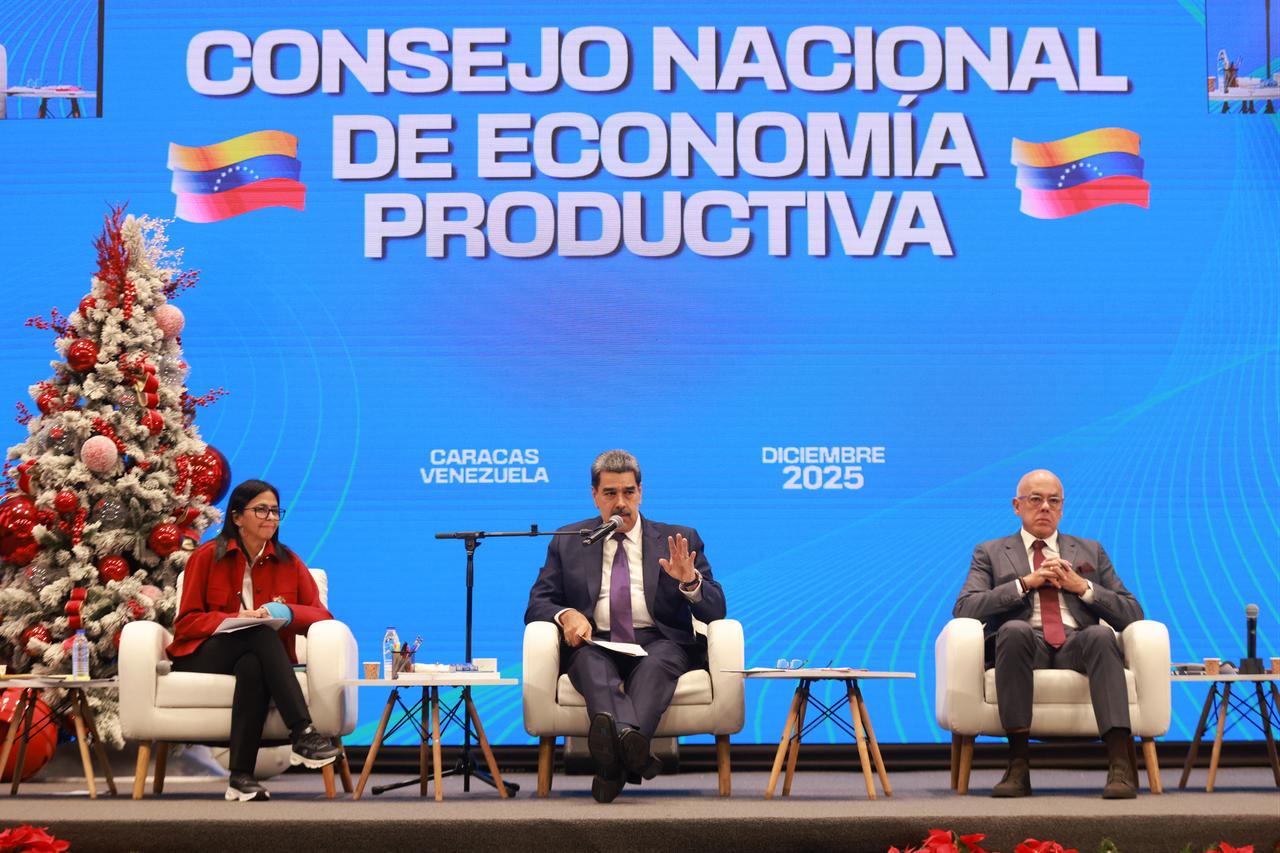 This handout picture shows Venezuela's President Nicolas Maduro (C) speaking next to Vice President Delcy Rodriguez (L) and National Assembly President Jorge Rodriguez during a meeting with the National Economic Council in Caracas on December 9, 2025. (AFP Photo)