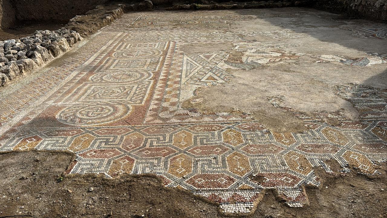 A view of detailed mosaic floor is revealed during excavations in the ancient city of Hadrianopolis in Eskipazar district, where archaeologists uncover a reception hall believed to date back to the fourth century AD in Karabuk, Türkiye, Dec. 10, 2025. (AA Photo)