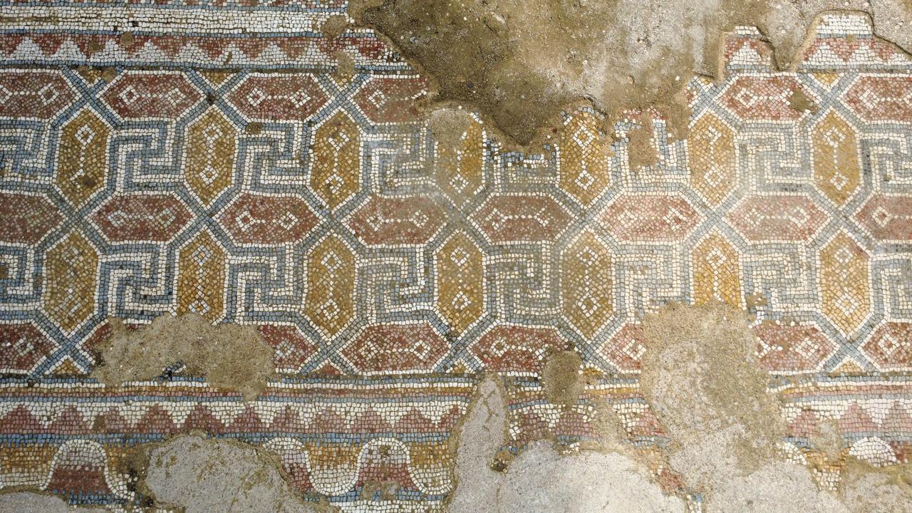 A view of detailed mosaic floor is revealed during excavations in the ancient city of Hadrianopolis in Eskipazar district, where archaeologists uncover a reception hall believed to date back to the fourth century AD in Karabuk, Türkiye, Dec. 10, 2025. (AA Photo)
