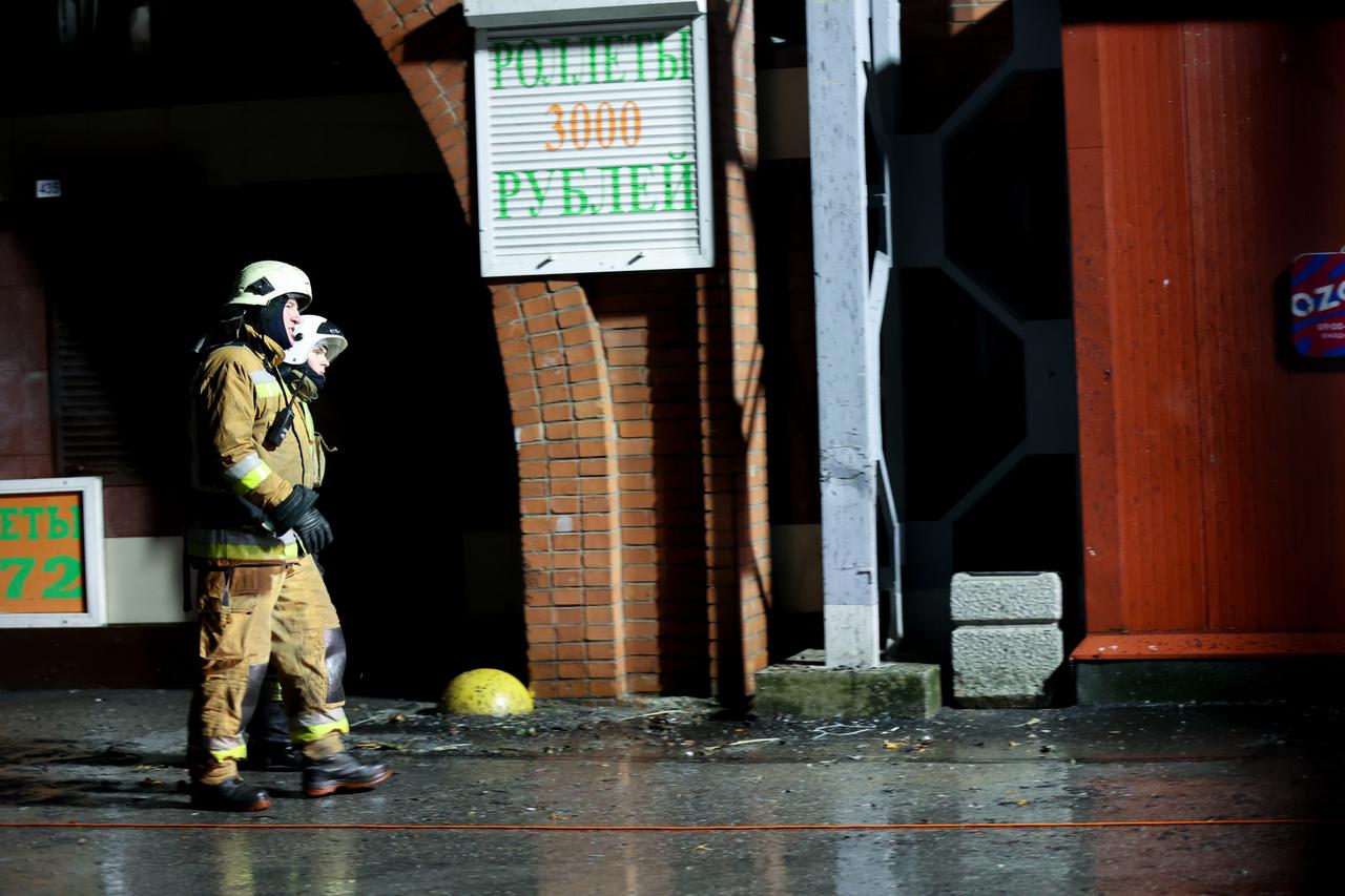 Massive fire tears through St. Petersburg market, multiple injuries reported