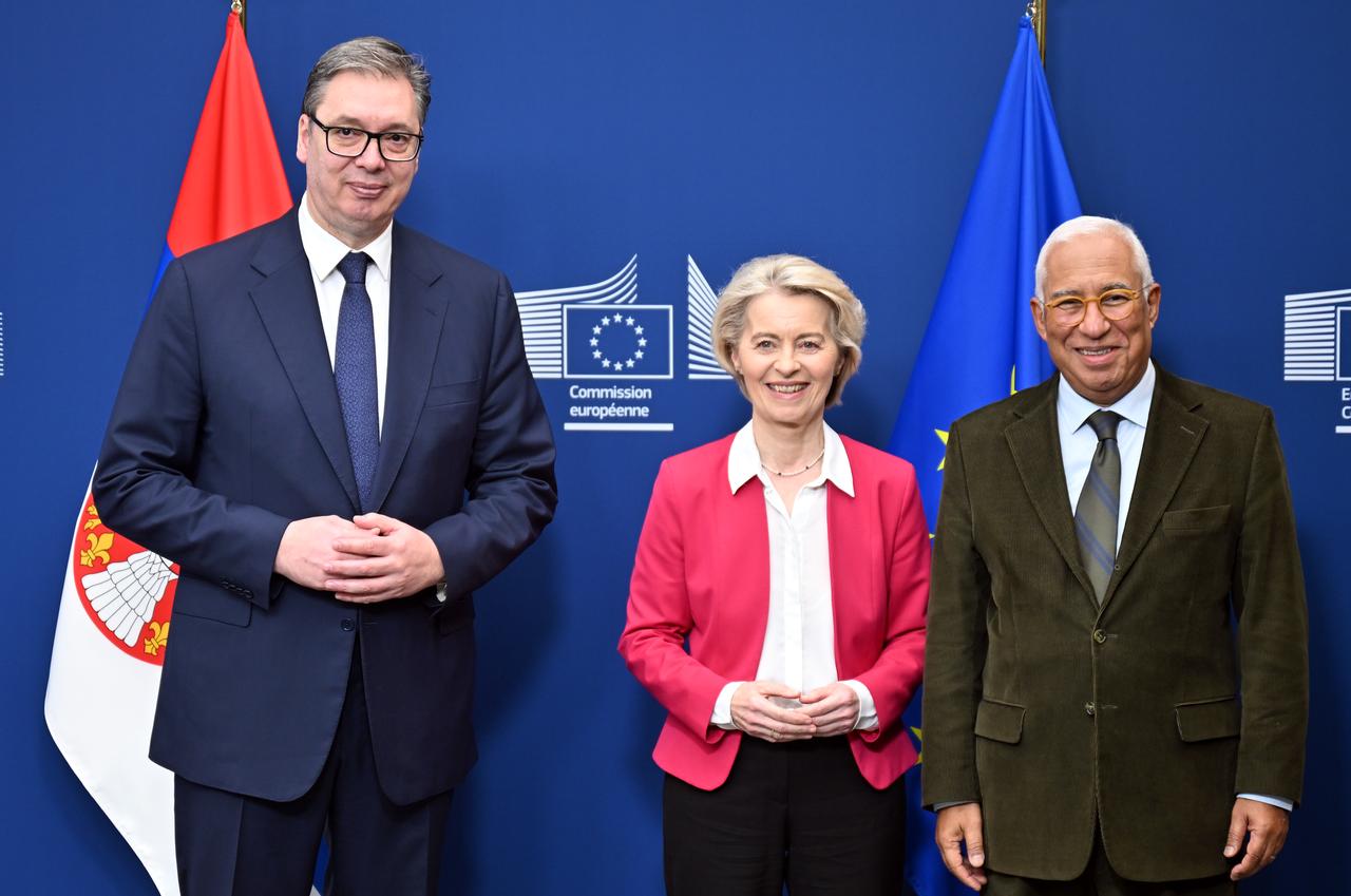 Serbian President Aleksandar Vucic (L) meets with European Commission President Ursula von der Leyen (C) and President of the European Council Antonio Costa (R) in Brussels, Belgium on Dec. 10, 2025. (AA Photo)