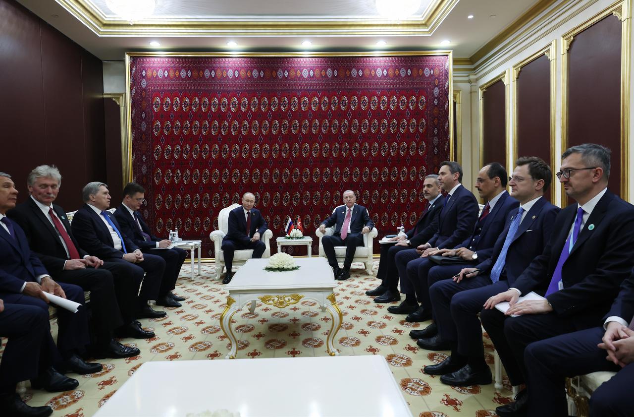 Turkish President Recep Tayyip Erdogan meets with Russian President Vladimir Putin as part of the International Peace and Security Forum, which is being held to mark the 30th anniversary of Turkmenistan’s status of permanent neutrality and the designation of 2025 as the ‘International Year of Peace and Trust’ by the U.N. General Assembly in Ashgabat, Turkmenistan on Dec. 12, 2025. (Turkish Presidency / AA Photo)