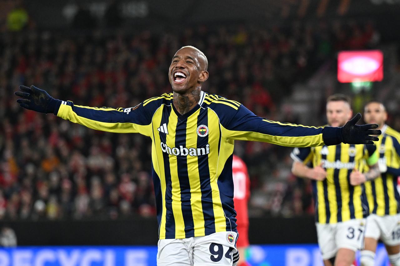 Fenerbahce cruises past Brann 4–0 with Talisca's stunning hat trick