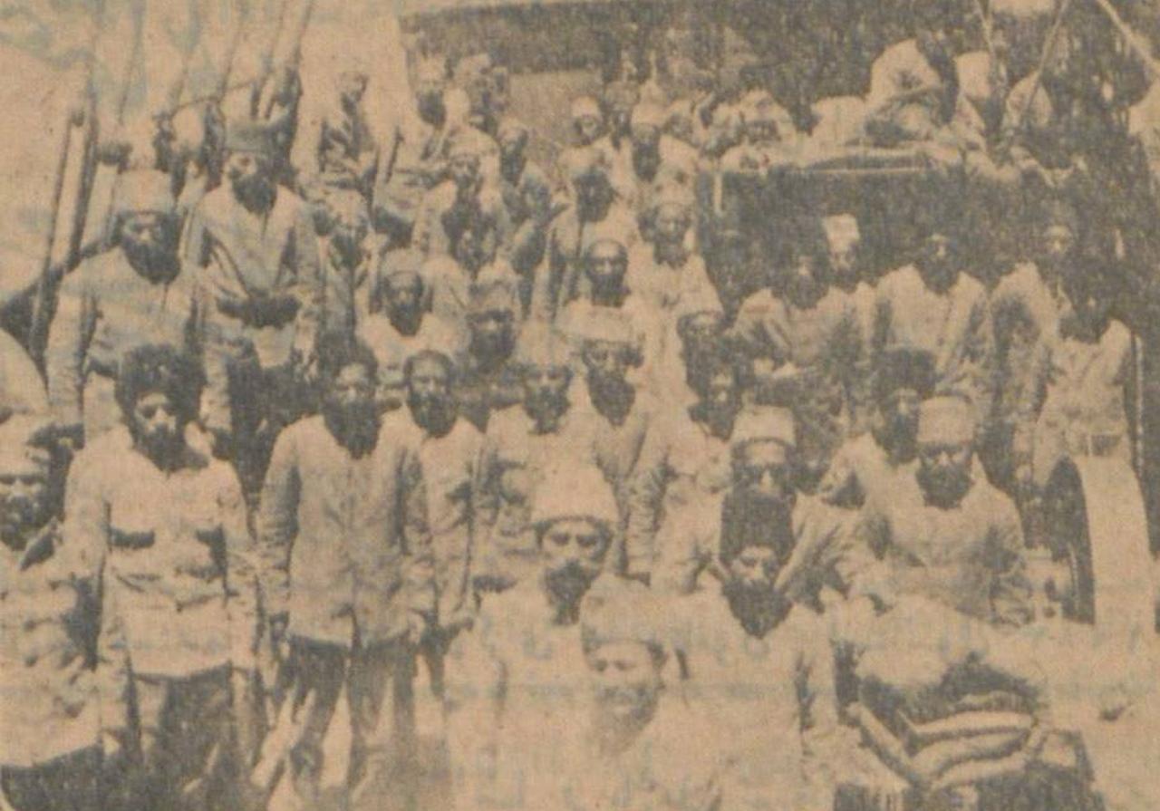 Turkish soldiers returning from Asinara crowd the deck of the ship Umit as they are photographed on their homeward journey. (Photo via Ithaf Art)