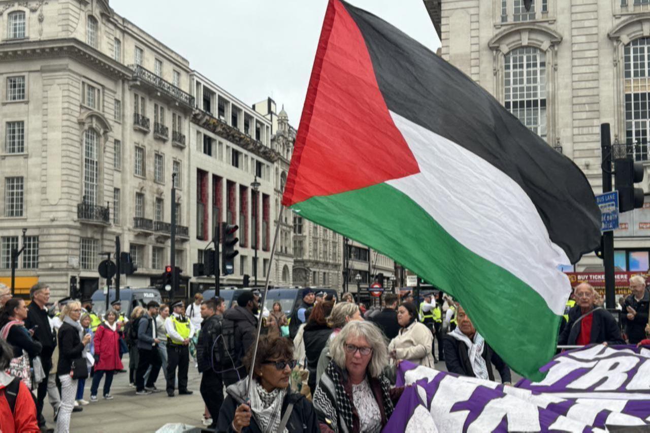 Thousands of demonstrators stage a rally in London to protest US President Donald Trump while chanting pro-Palestine slogans in solidarity with the Gaza Strip, Sept. 17, 2025. (AA Photo)