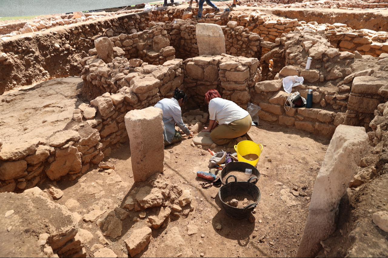 Archaeologists carefully work inside a Neolithic-era structure uncovered at Sefertepe in Sanliurfa, Türkiye, Sept. 13, 2025. (AA Photo)