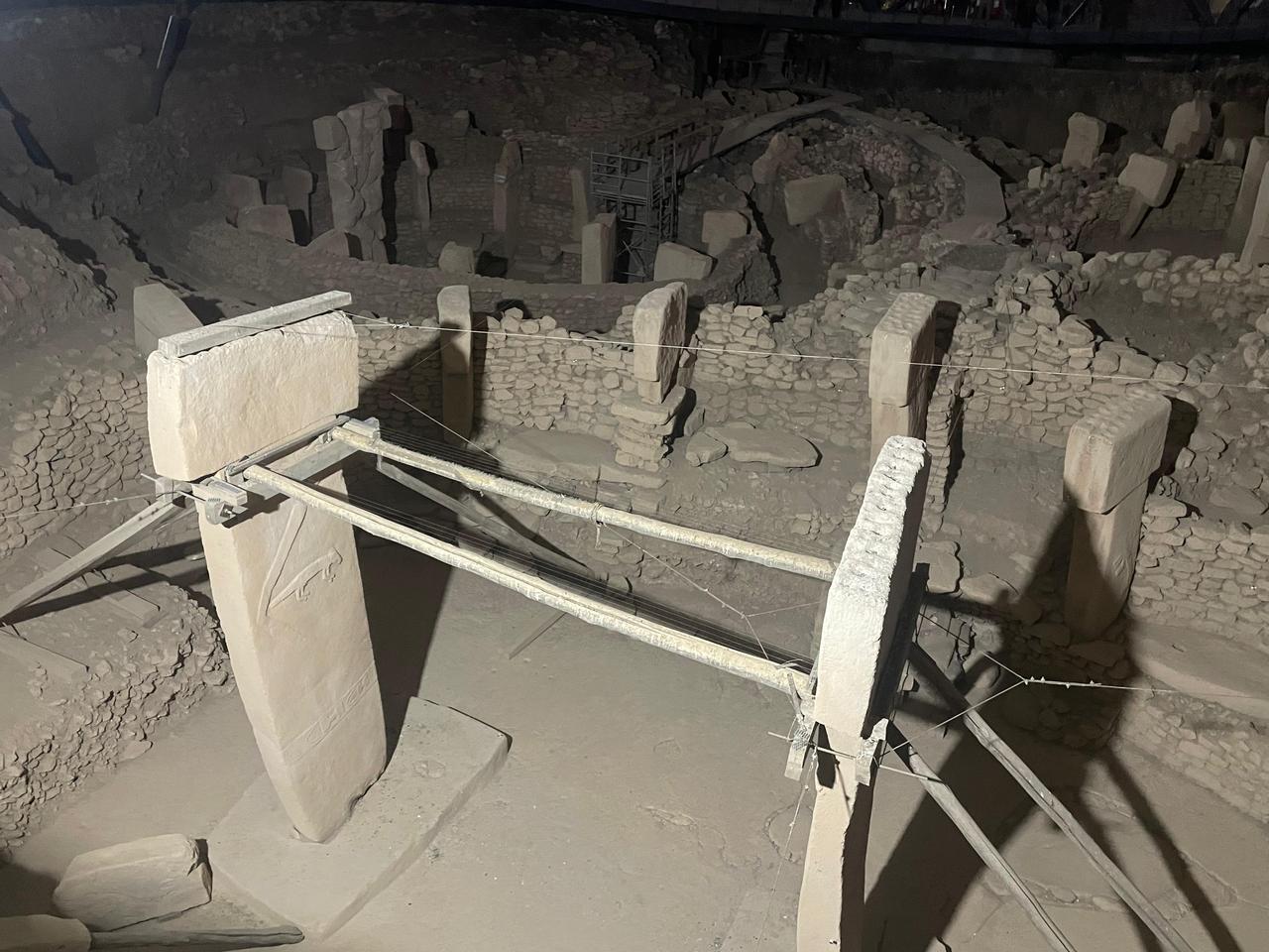 A night view of Building D at Gobeklitepe, illuminated to show its monumental T-shaped pillars and stone enclosures, part of the early Neolithic ceremonial architecture in southeastern Türkiye. (Photo by Koray Erdogan/Türkiye Today)