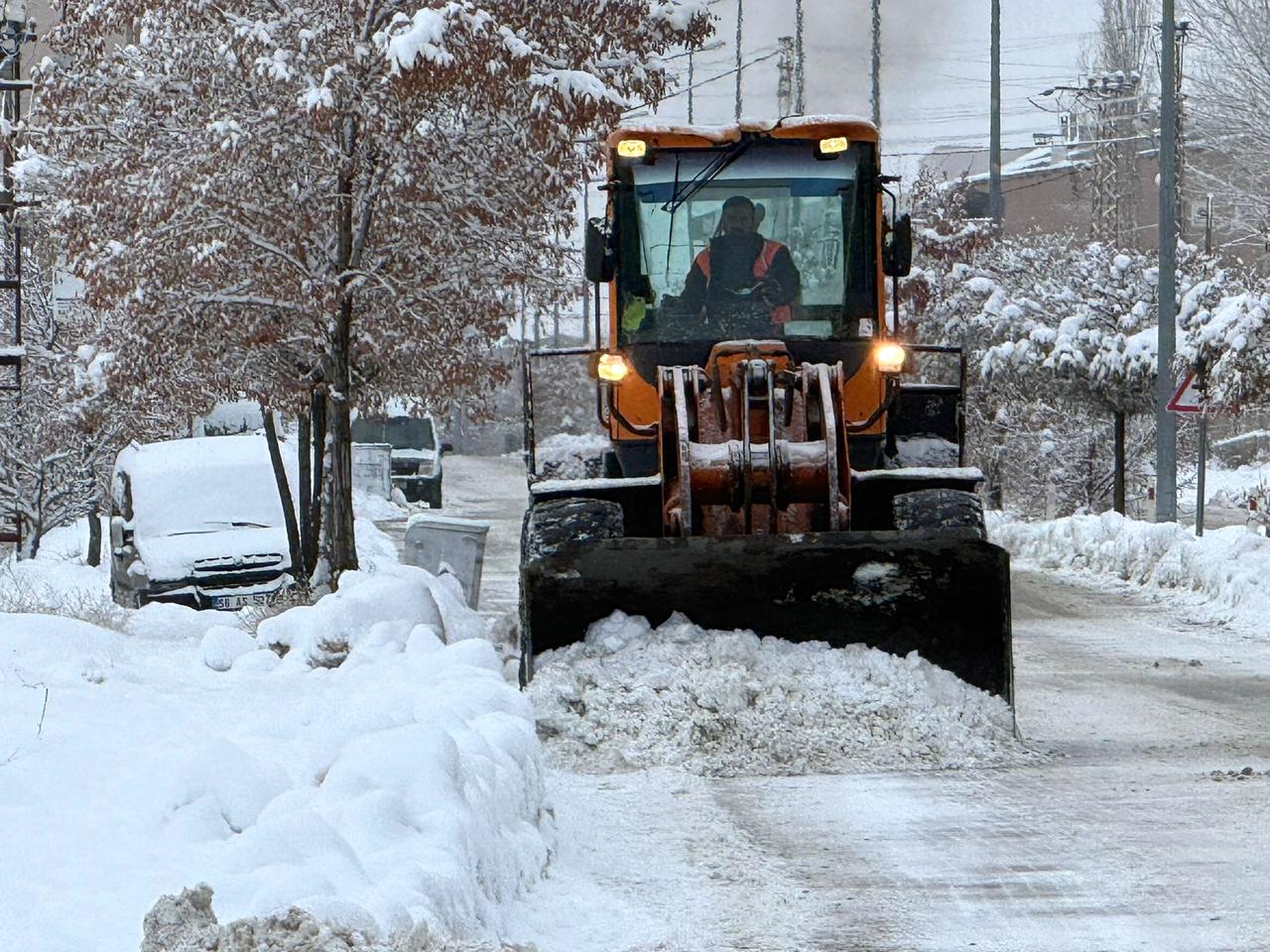 Snowfall has been effective in Van’s Baskale district, municipal teams to begin snow-clearing operations on streets and sidewalks. Van, Türkiye, December 13, 2025. (AA Photo)