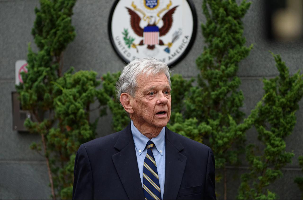 John Coale speaks to members of the media after the release of 52 political prisoners following a meeting with Belarusian leader Alexander Lukashenko in Vilnius, Lithuania, on Sept. 11. (AA Photo)