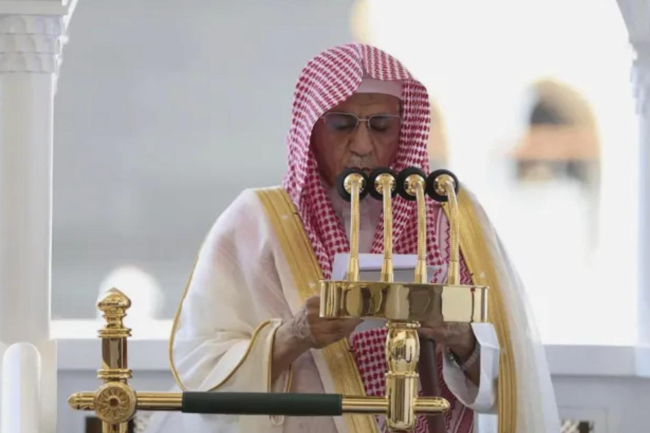 Mecca imam urges Muslims to take Palestinian children as role models