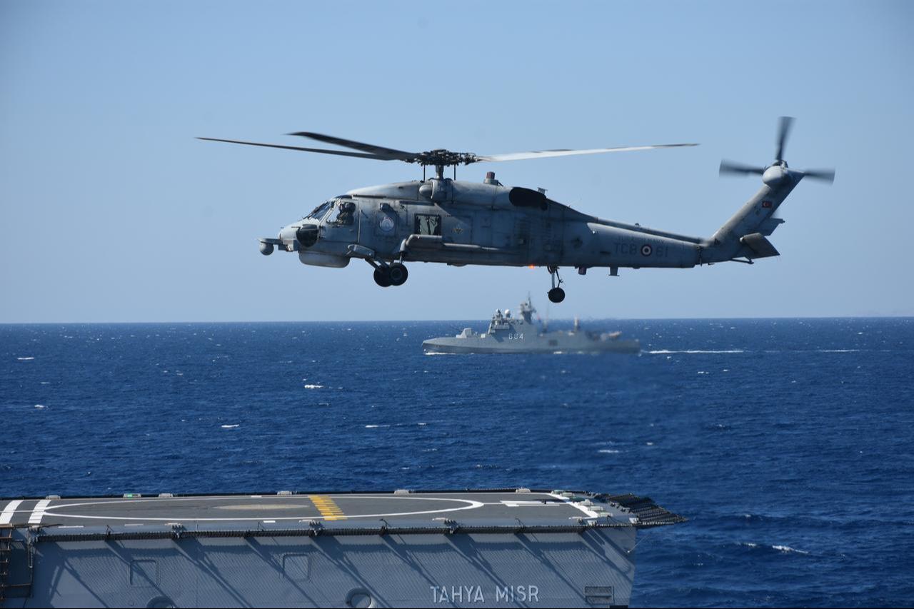 A Turkish Navy Sikorsky S-70B Seahawk helicopter approaches a military ship during the Türkiye-Egypt Sea of ​​Friendship-2025 conducted by Turkish Naval Forces and Egyptian Navy at the Aksaz Naval Base, Mugla, Tükiye, Sept. 25, 2025. (AA Photo)