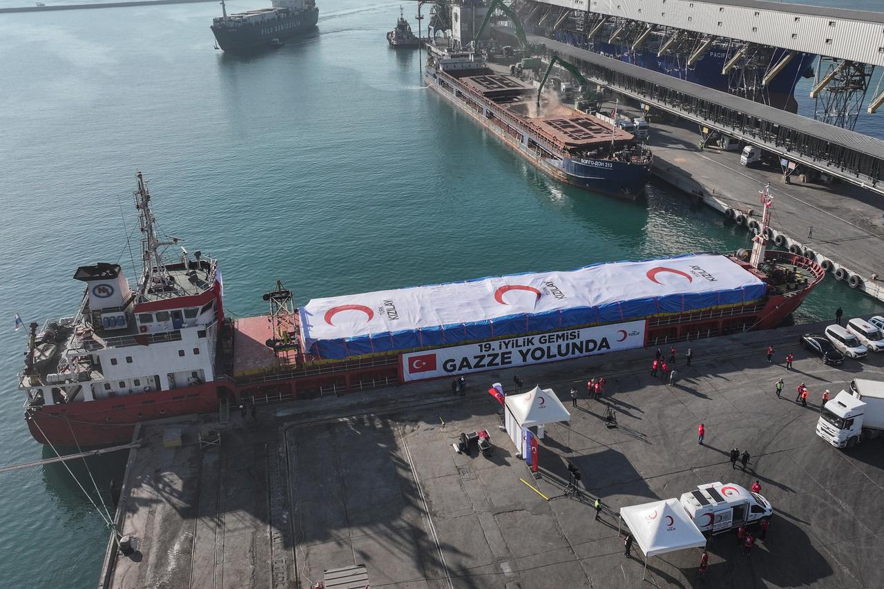 Turkish Red Crescent dispatches 19th aid ship to Gaza from Mersin
