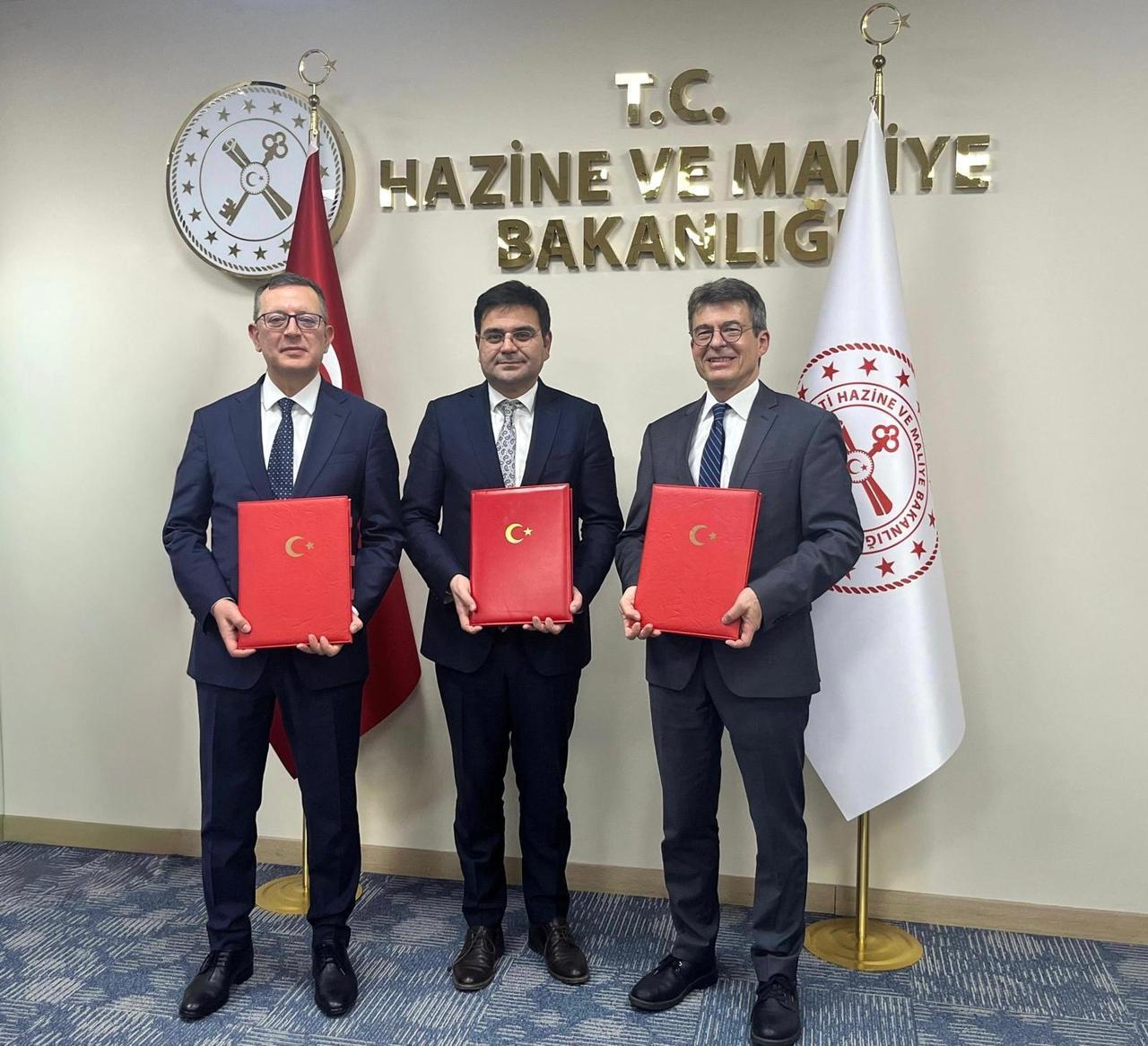TSKB CEO Ozan Uyar (L) and KfW Director Klaus Muller (R) pose after signing a €250 million climate finance agreement at the Treasury and Finance Ministry in Ankara, Türkiye, December 12, 2025. (AA Photo)