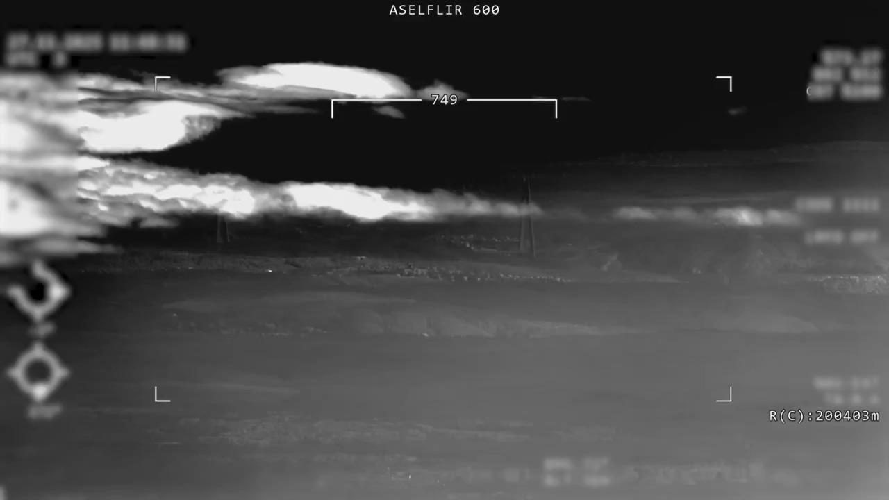 The image shown here was taken by Aselsan's ASELFLIR-600 Electro-Optical Reconnaissance, Surveillance and Targeting System from a distance of 200,403 meters. (Screengrab via X/@BaykarTech)